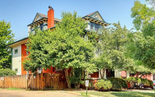 Building Photo - 1647 N Clarkson St