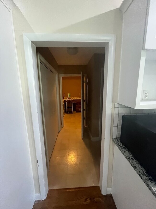 Building Photo - Beautiful 3 Bedroom 3 Bathroom Single Family Home