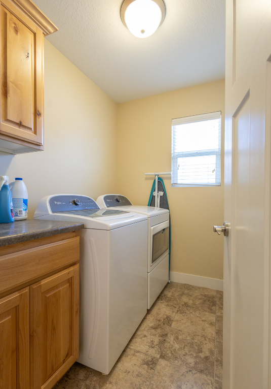 LAUNDRY ROOM - 14088 S Maria Way