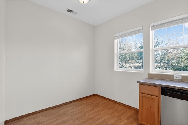 Building Photo - 148 SE 11th Pl