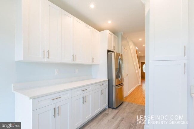 Building Photo - 624 Irving St NW