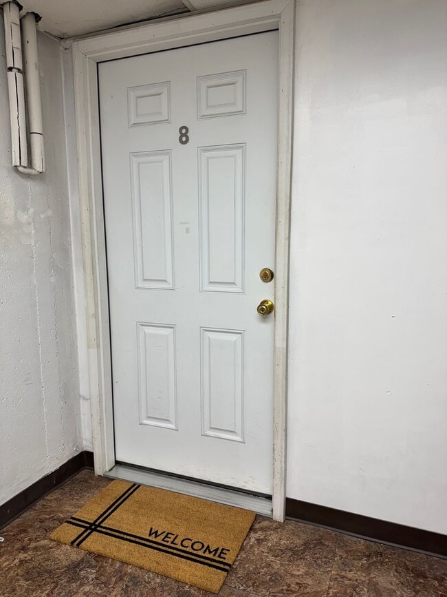 Building Photo - Fully Remodeled Studio Apartment | All Utilities Included | Great Location