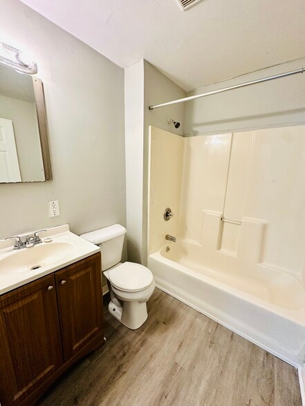 Building Photo - 2823 Garfield Ave