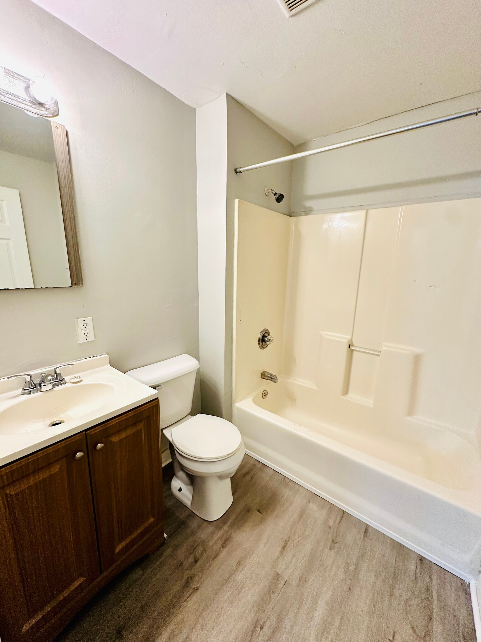 Building Photo - 2823 Garfield Ave