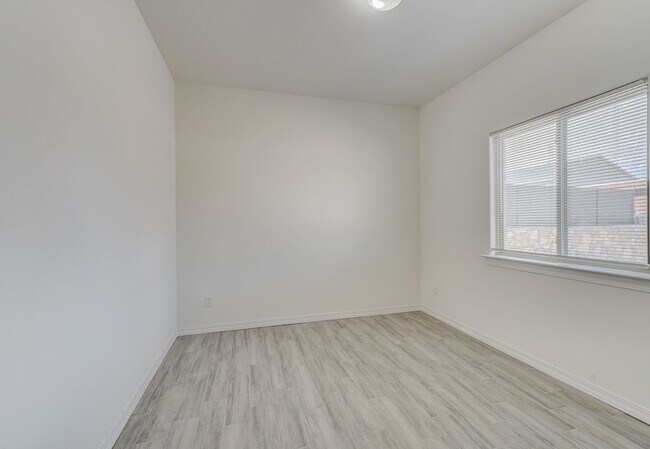 Building Photo - RECENTLY BUILT MODERN EASTSIDE HOME