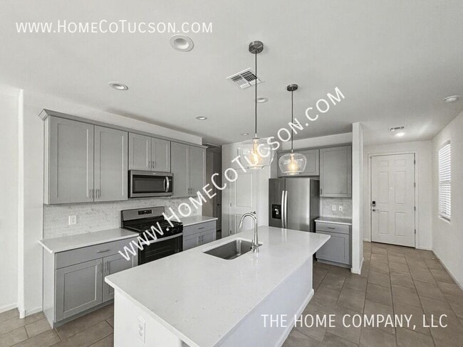 Building Photo - 10348 E Silver Slate Pl