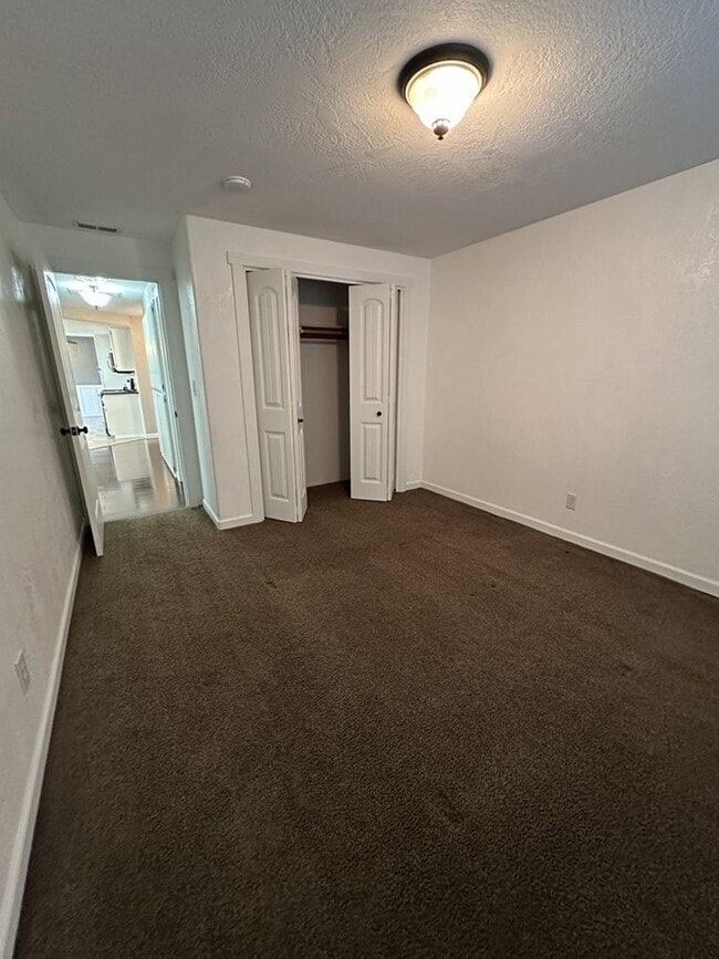 Building Photo - Pristine 3-Bedroom, 2-Bath Home with Modern Features in North Medford