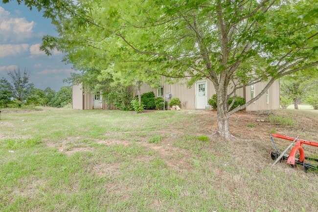 Building Photo - 331743 E 1020 Rd