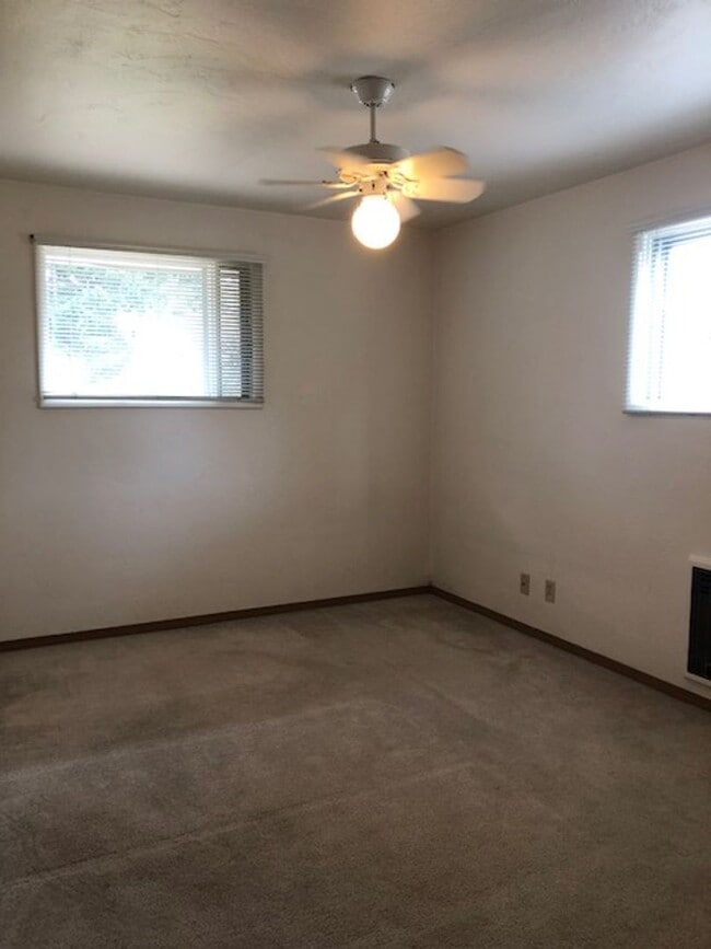 Building Photo - Charming & Clean Home in the Heart of Lacey!