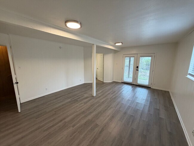 Building Photo - 16920 Rocky Ridge Rd