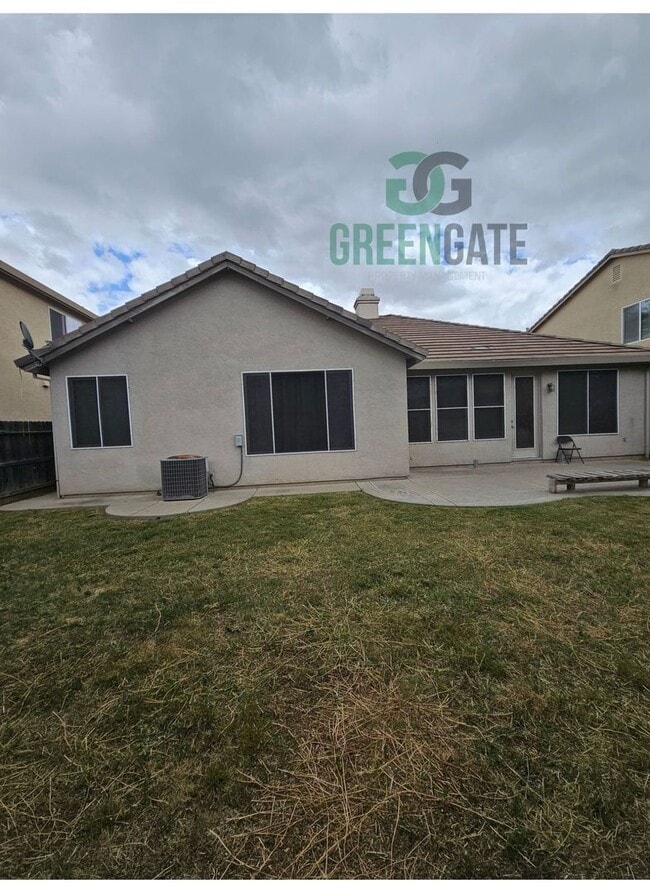 Building Photo - Spacious 4 Bedroom 3 Bath in Patterson! AV...