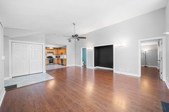 Building Photo - 2607 School Dr