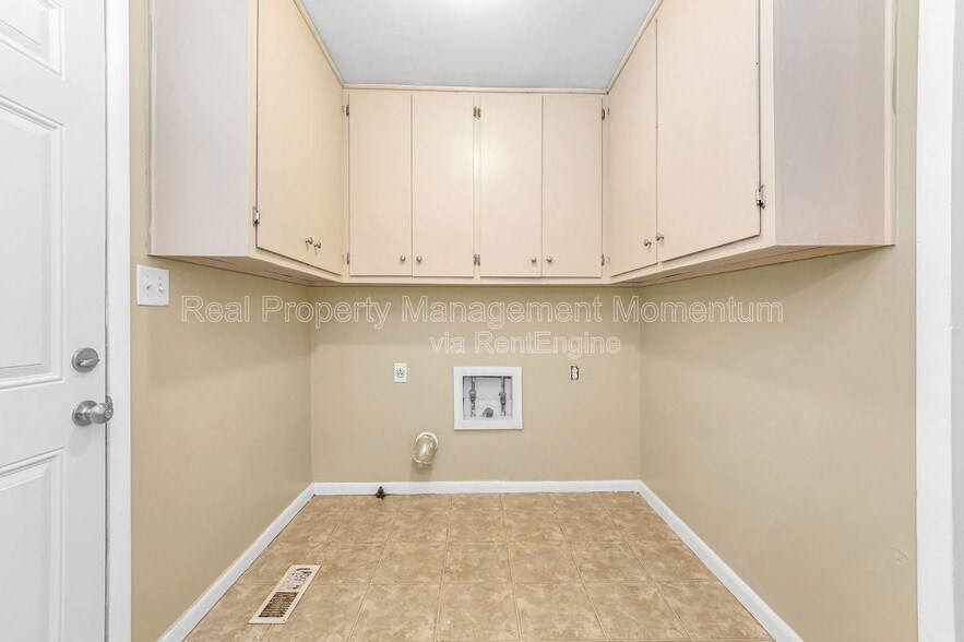 Building Photo - 603 E Greenwood St