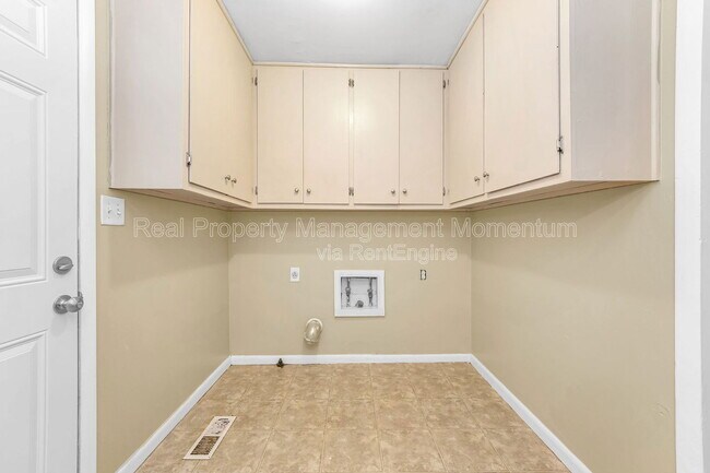 Building Photo - 603 E Greenwood St