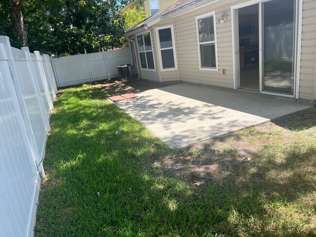 Building Photo - 254 Cezanne Cir