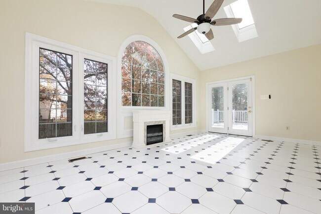 Building Photo - 14209 Floral Park Dr