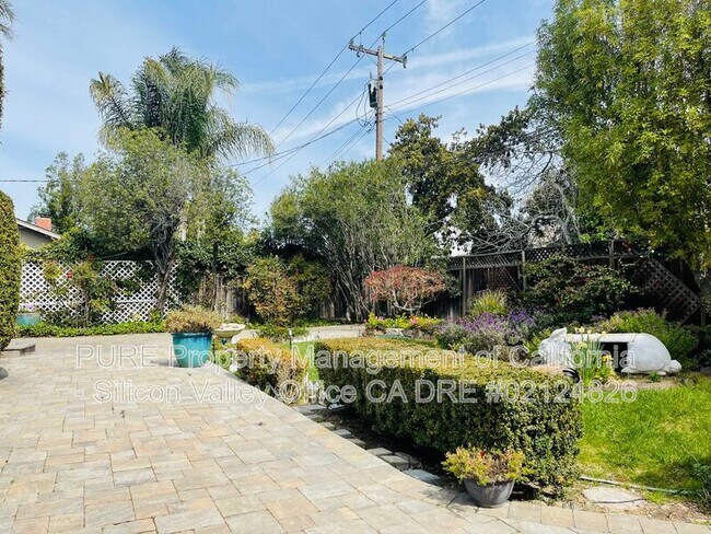 Building Photo - 1048 Savannah Drive