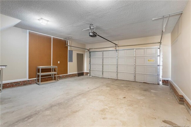 Building Photo - 1456 Middlesbrough Dr