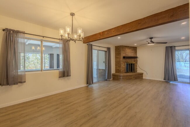 Building Photo - Green Valley Country Club Estates! 55+ Community, at least one person residing in the home must b...