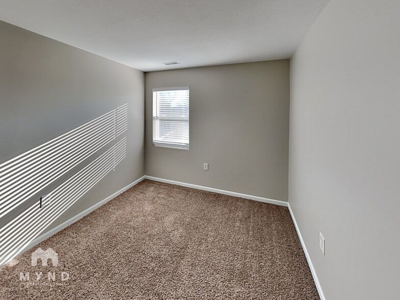 Building Photo - 303 Holton Dr