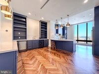 Building Photo - 10 E Lee St