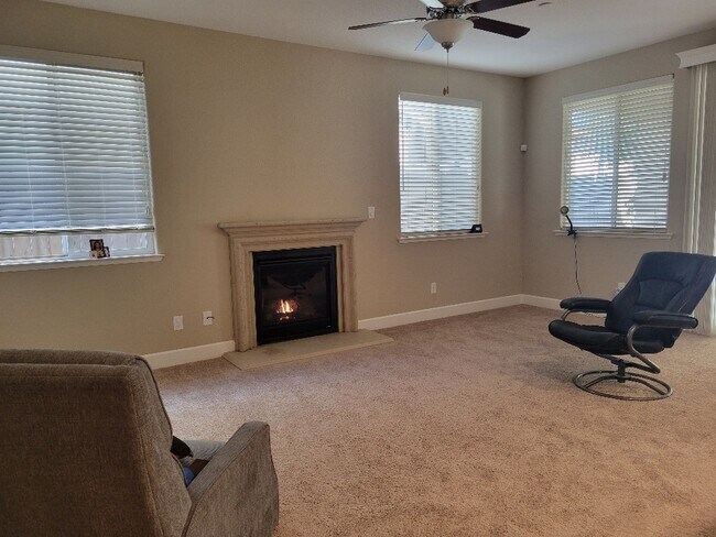 Building Photo - 1618 Oak St