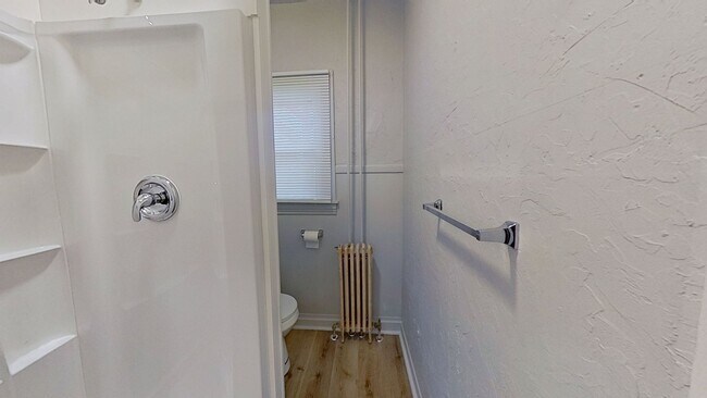 Building Photo - 1st Floor Apartment