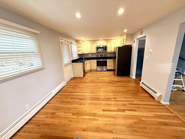 Building Photo - 28 College Farm Rd