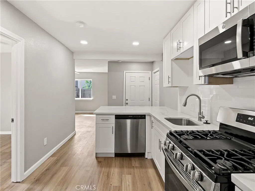 Kitchen - 24140 Ironwood Ave