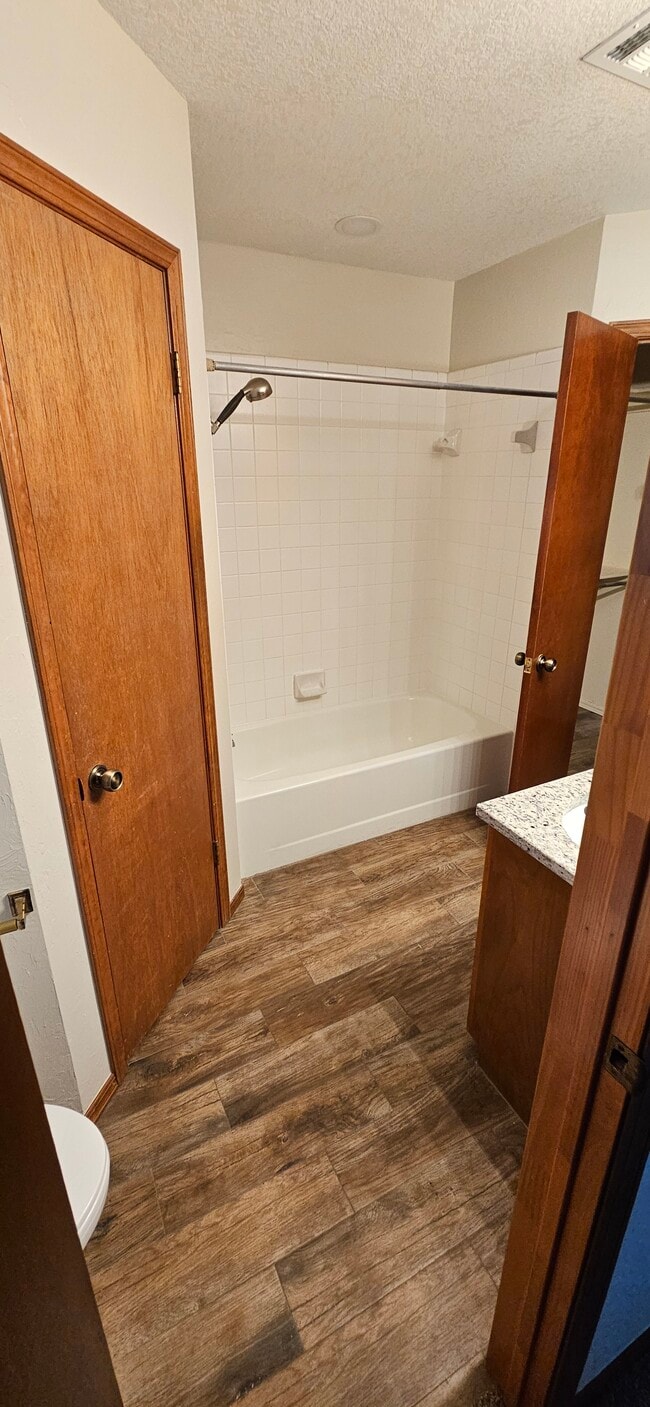 Building Photo - 1320 Greenfield Dr