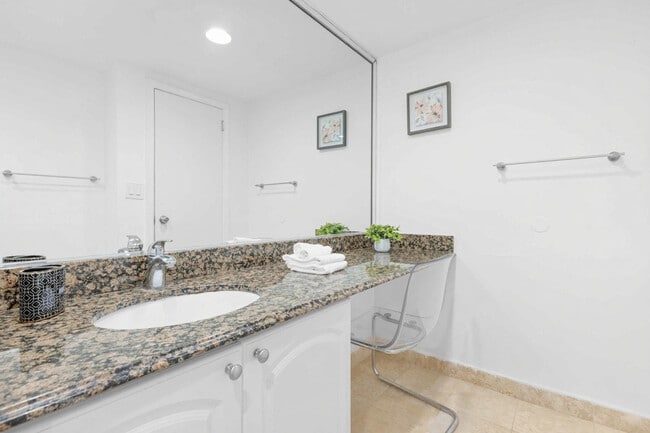 Building Photo - 4001 S Ocean Dr