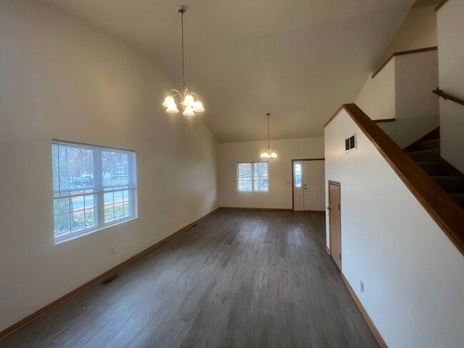 Building Photo - Beautiful 3-Bedroom Single Family Home in ...