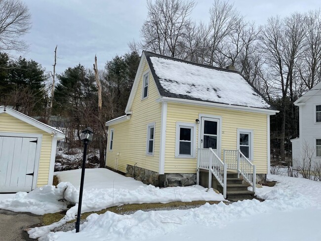 Building Photo - Cozy Single Family Home