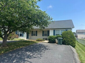 Building Photo - 2305 Mosley St