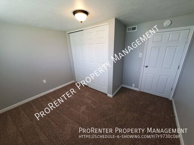 Building Photo - 865 E 350 N