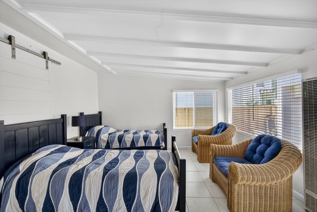 Building Photo - 237 Avenida Montalvo