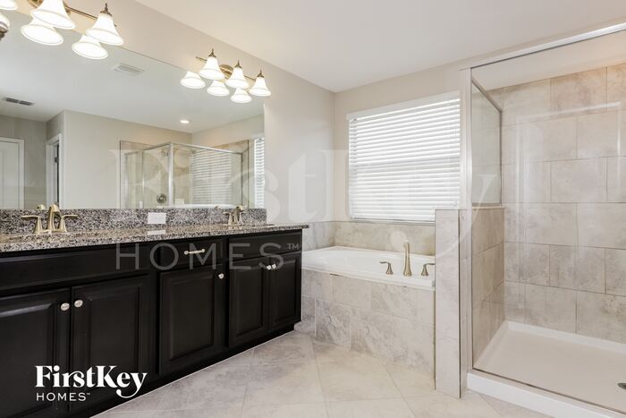 Building Photo - 9821 Ivory Dr