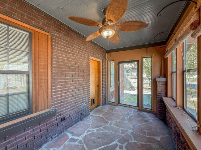 Building Photo - Charming Fort Smith Home - 2 Bed, 1 Bath (...