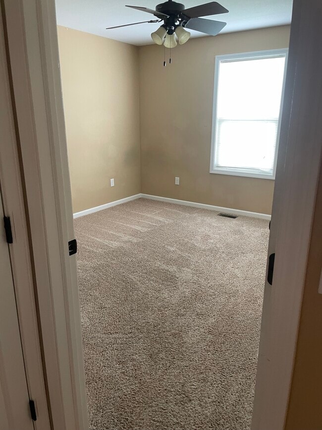 Building Photo - 708 Dallas Rd