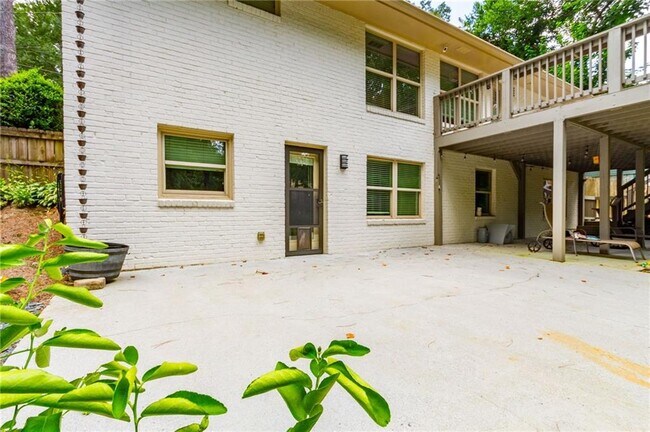 Building Photo - 3014 Skyland Dr NE