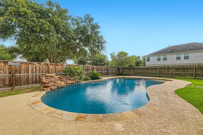 Building Photo - 16703 Summer Cypress Ct