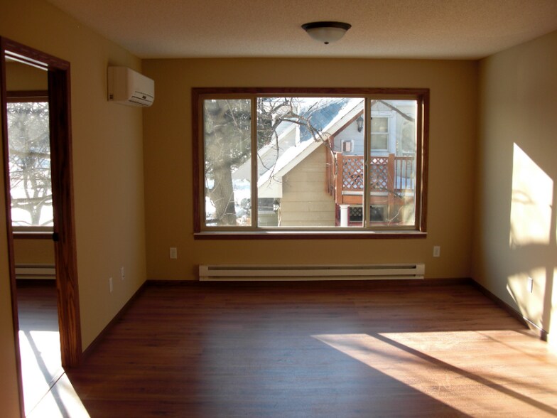 Building Photo - 355 Horseshoe Dr