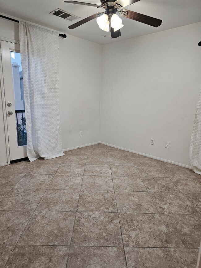 Building Photo - 80575 Stortford Avenue
