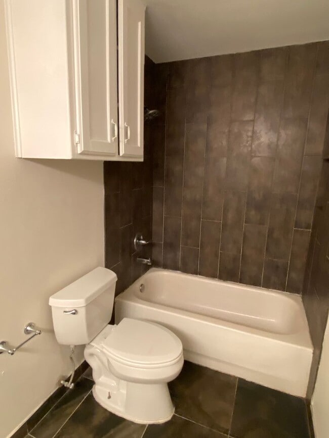 Building Photo - ***$500 off First Full Months rent with mo...