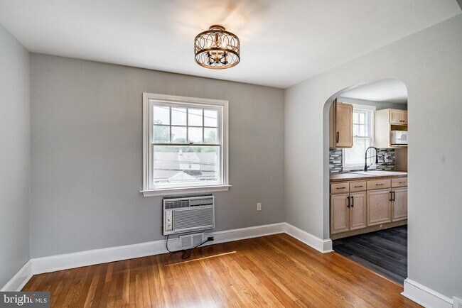 Building Photo - 38 Waverly Ave