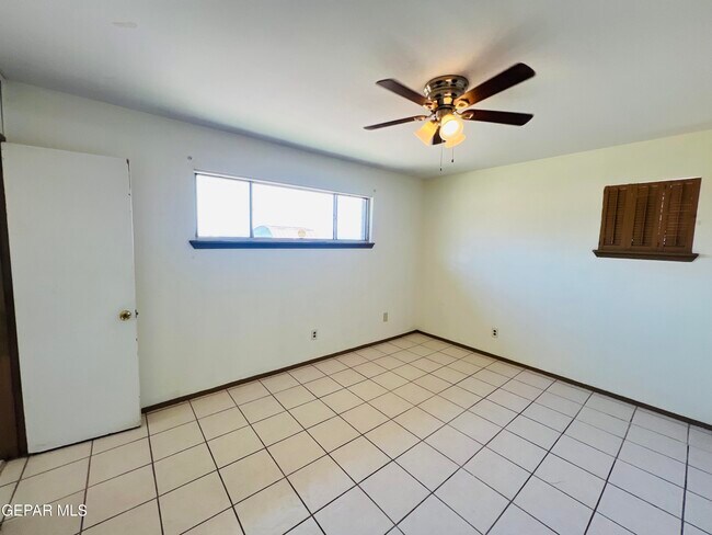 Building Photo - 356 Ridgemont Dr