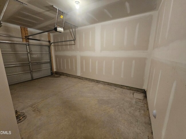 Building Photo - 41 Hawkstone Dr