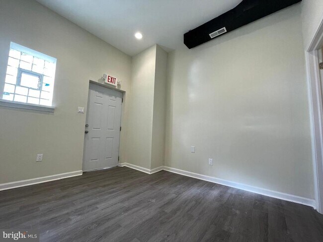 Building Photo - 2003 S 7th St