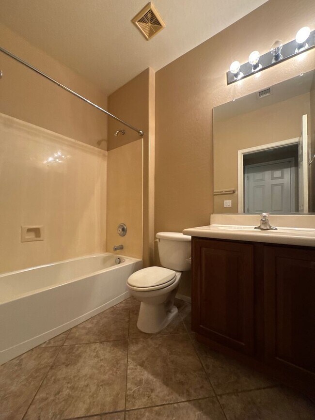 Building Photo - 5 bedroom home in the Anthem Parkside