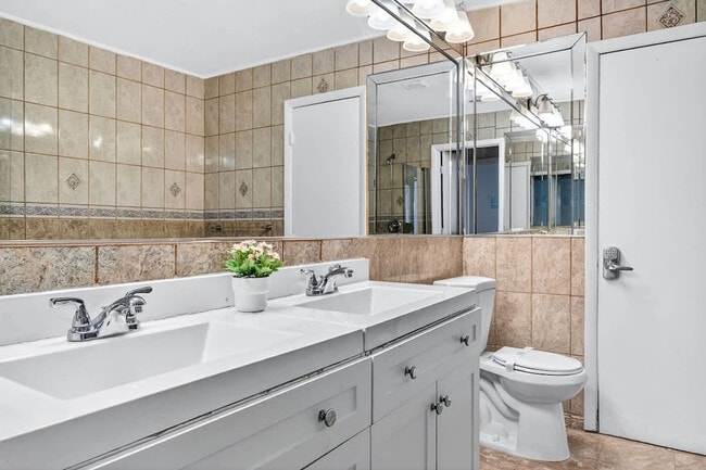 Building Photo - 2423 NE 202nd St